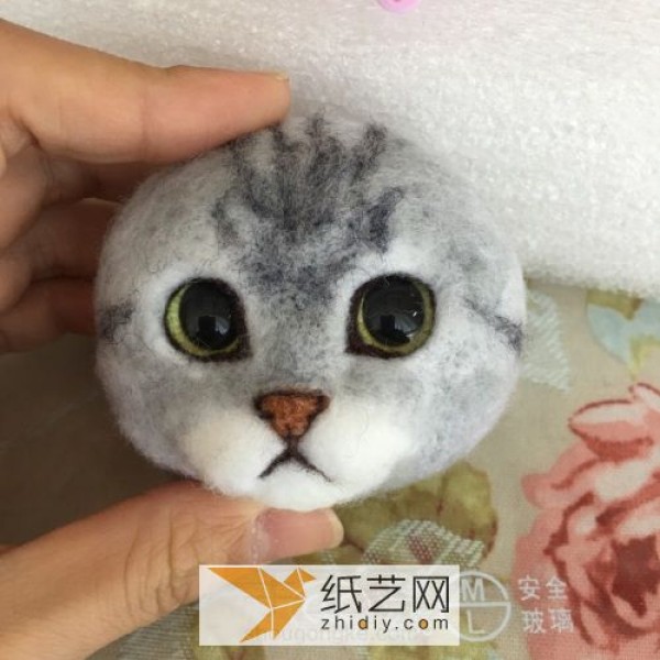 Cute fold-eared cat keychain made from wool felt for Teacher’s Day gift