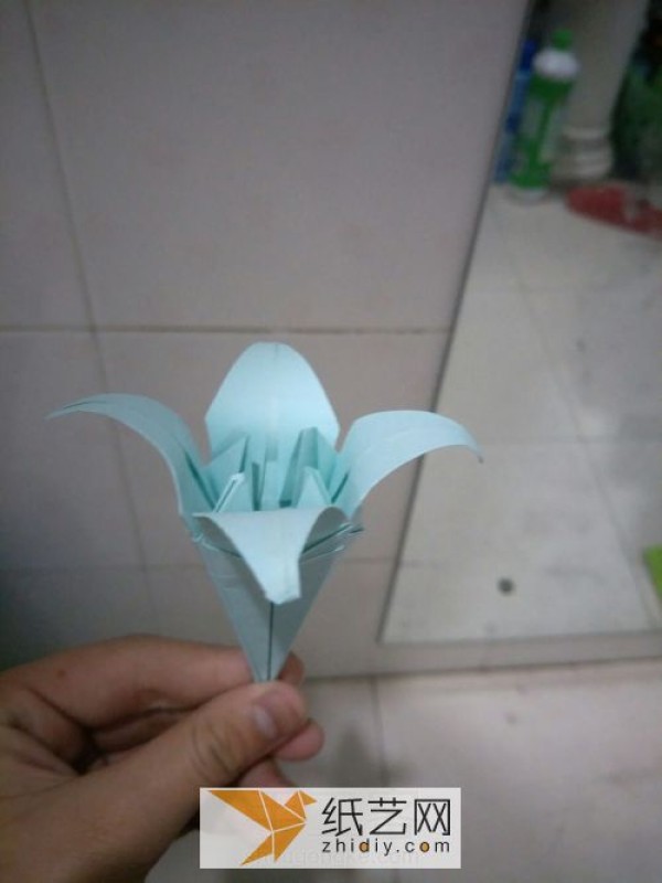 New origami lily tutorial, teach you step by step how to fold origami flowers