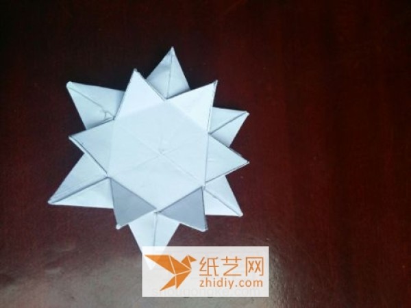 Delicate and beautiful origami snowflake paper art flower making tutorial, a good partner for New Year decorations