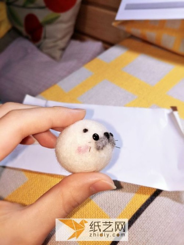 Baby seals made of glutinous rice balls made of wool felt can also be cute as Father’s Day gifts