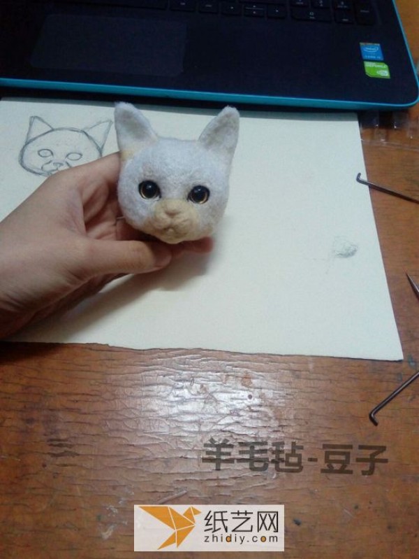 Wool felt mothers day gift with cute cat face