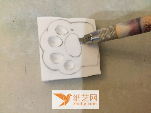 Beginners tutorial on making puppy paws with colored rubber stamps