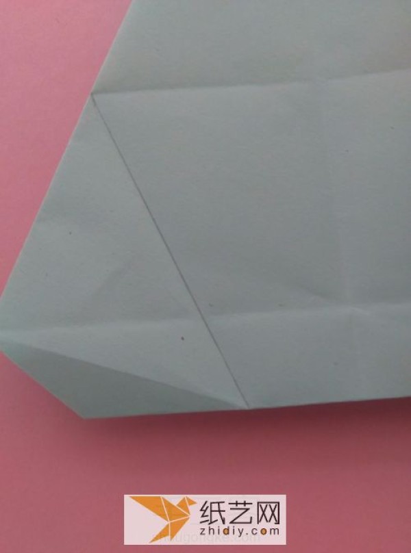 A complete illustrated tutorial on hippo origami. Teach you step by step how to make a three-dimensional origami animal.