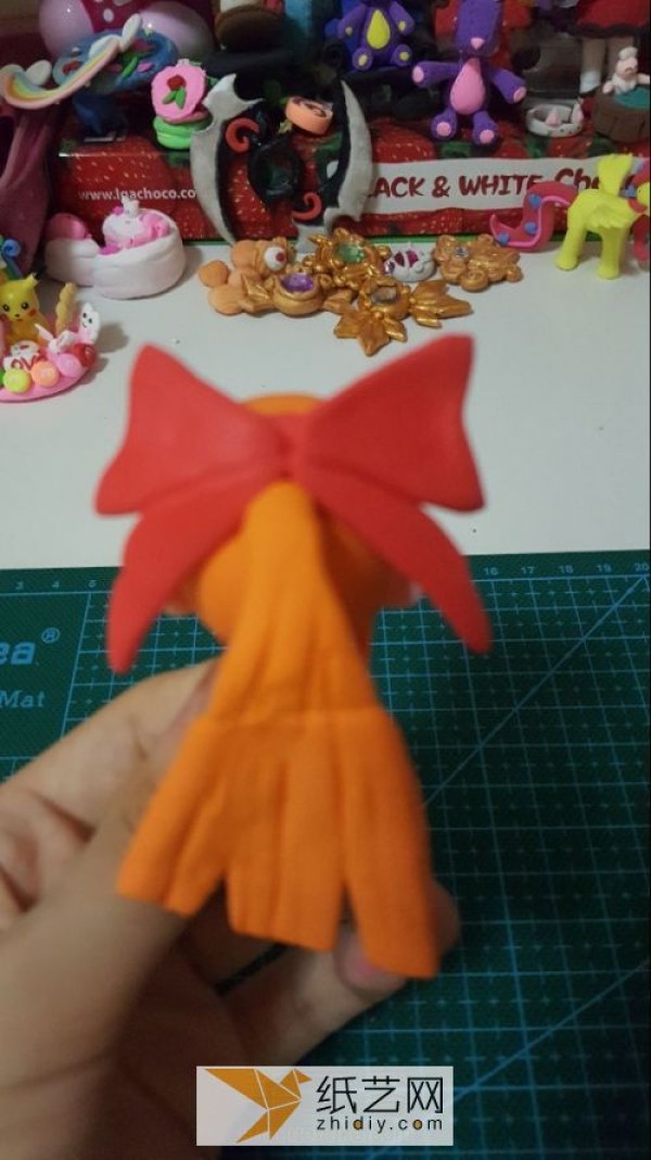 Illustration of the DIY DIY tutorial for children to make the Powerpuff Girls made of ultra-light clay. A Christmas gift for friends.