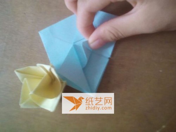 How to fold a simple four-petal origami rose