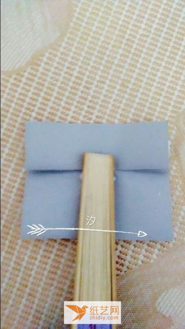 Tutorial on making origami ingots for the Ghost Festival