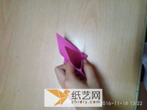 How to make a three-dimensional origami butterfly. Teach you step by step how to fold a three-dimensional origami butterfly.