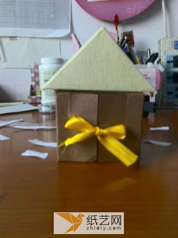 Simple paper model birdhouse toy