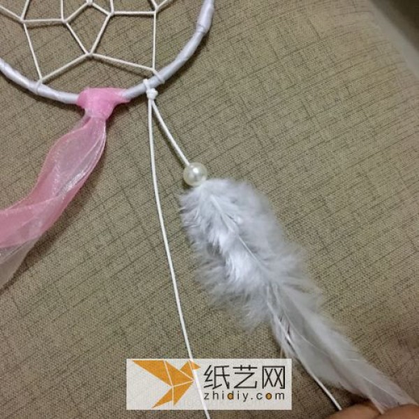 Princess style dream catcher weaving tutorial to give your room a touch of girly pink in the New Year