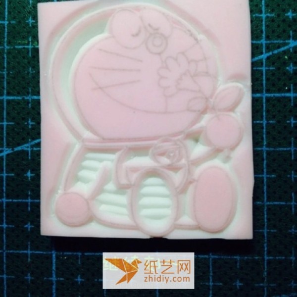 A step-by-step tutorial on how to make a Doraemon rubber stamp