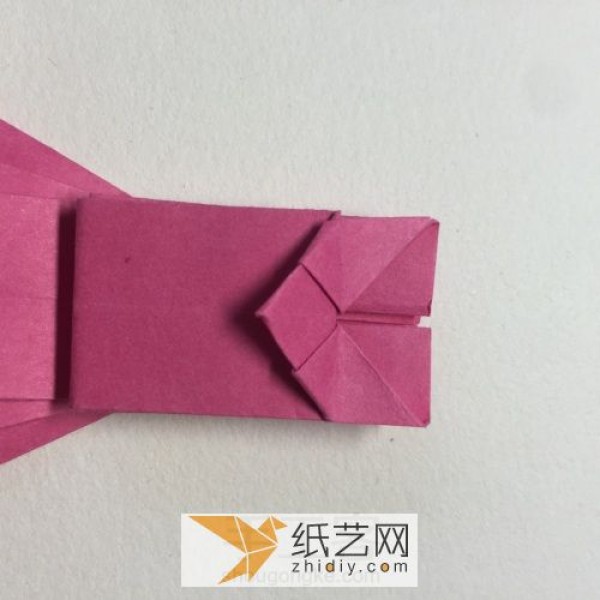 Illustrated tutorial on hand-made origami dress. How to fold a three-dimensional skirt to make it look beautiful.