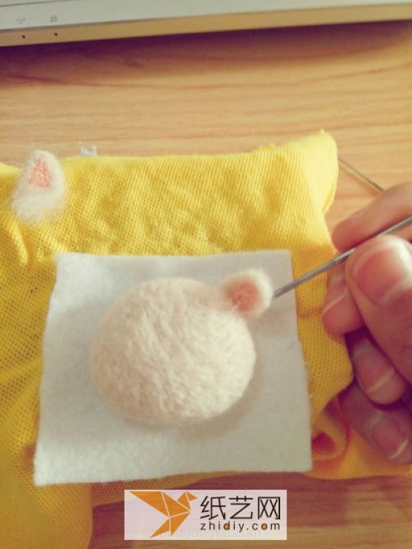 Tutorial on how to make a wool felt piggy doll by hand in the Year of the Pig. New Year’s gifts in the Year of the Pig must have a piggy.