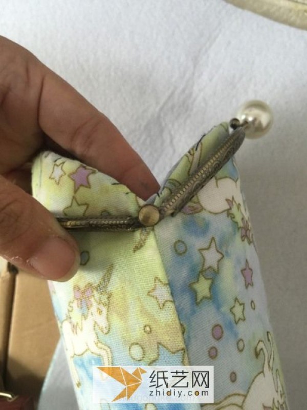 Convenient and practical mobile phone bag made from fabric scraps turned into treasure