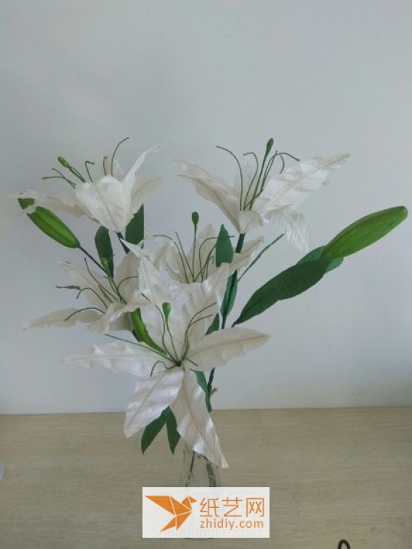 Paper art lilies made of crepe paper New Year decoration tutorial illustration