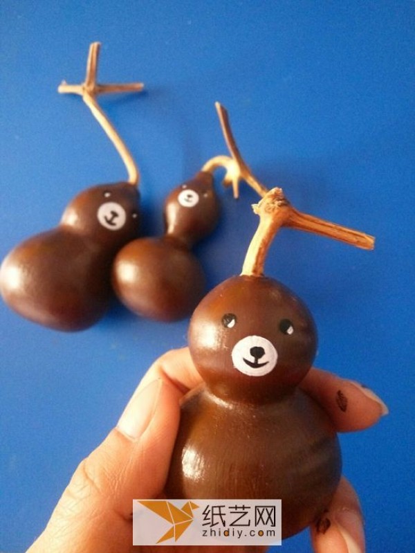 A small gourd turns waste into treasure and makes a bear toy as a Childrens Day gift