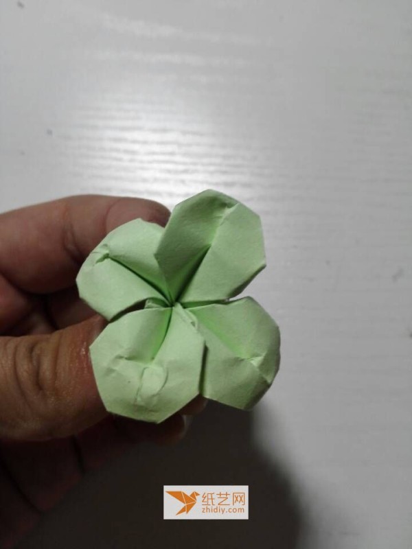 A simple origami four-leaf clover tutorial