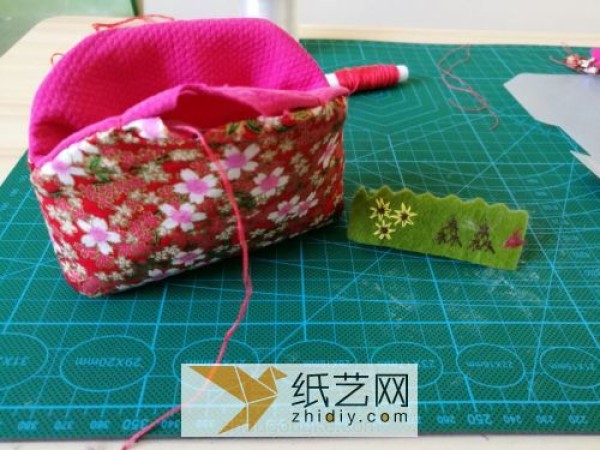 Tutorial on how to make a classic fabric coin purse and gold bag as a Mother’s Day gift