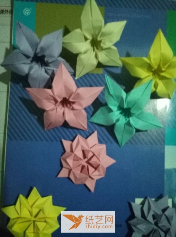 Teach you how to make origami cherry blossoms to decorate for Christmas