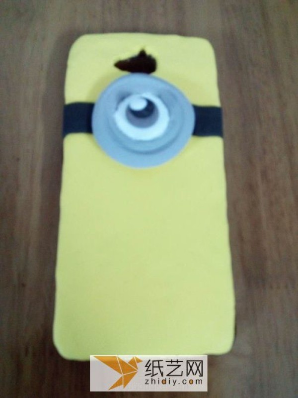 How to make a Minion mobile phone case from clay Clay DIY creative illustrated tutorial