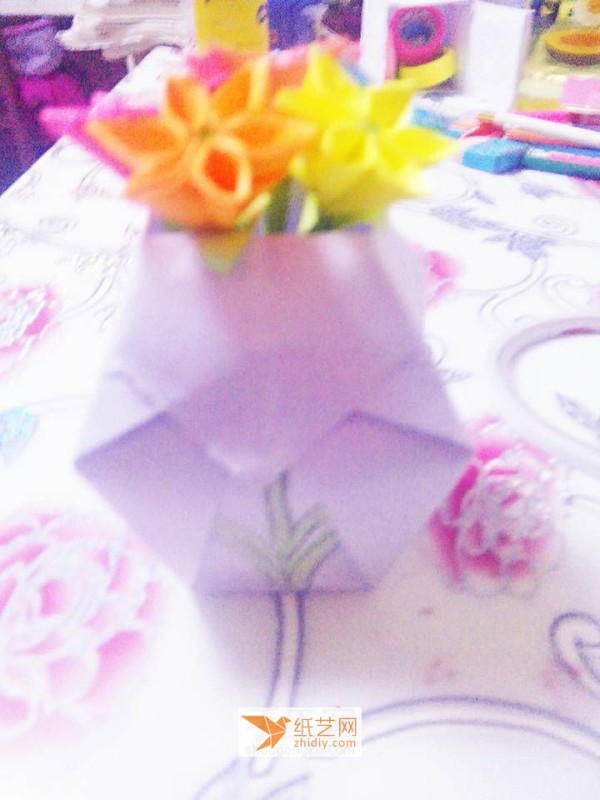 How to fold a handmade origami vase