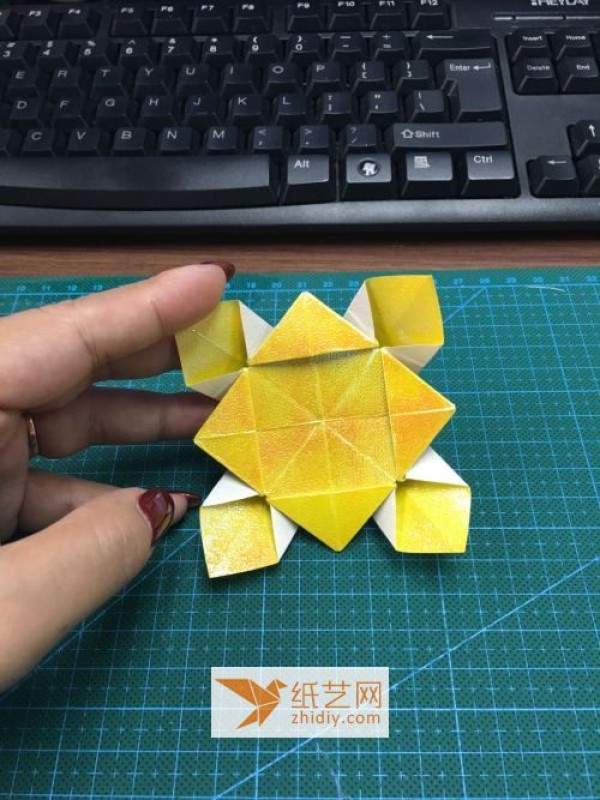 A step-by-step tutorial on how to make origami holiday lanterns