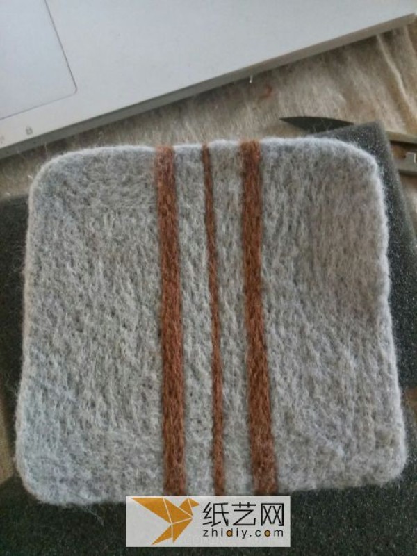 Teach you how to make a simple and practical wool felt water coaster