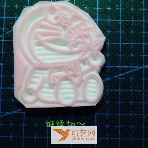 A step-by-step tutorial on how to make a Doraemon rubber stamp