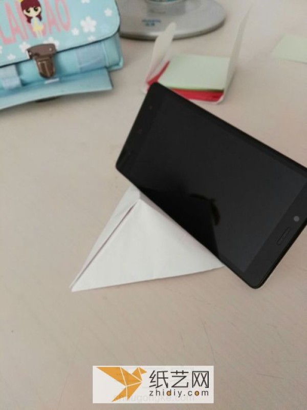 Very simple and practical origami mobile phone holder