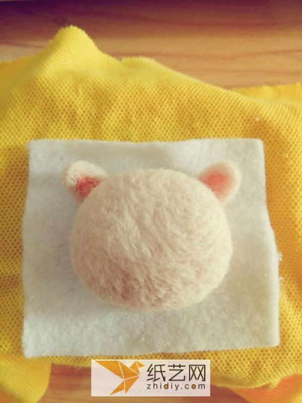 Tutorial on how to make a wool felt piggy doll by hand in the Year of the Pig. New Year’s gifts in the Year of the Pig must have a piggy.