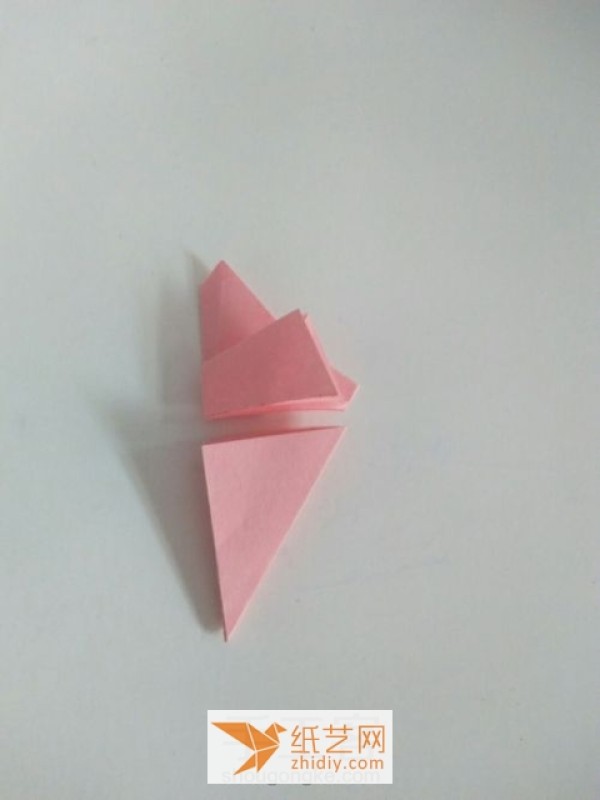 Want this five-pointed star origami box? Let’s watch the tutorial