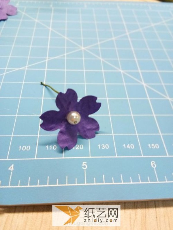 Tutorial on original handmade paper flower hairpins and headbands, including how to fold origami bows