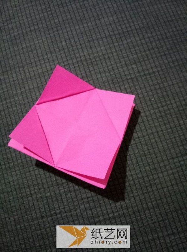 DIY method for making origami hearts for Valentine’s Day