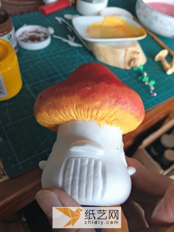 Tutorial for making a small mushroom house from fairy tales with ultra-light clay. A birthday gift for a friend.