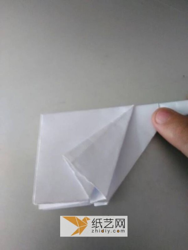 Don’t miss the MiG-29 origami aircraft making tutorial. The origami effect is the same as the model.