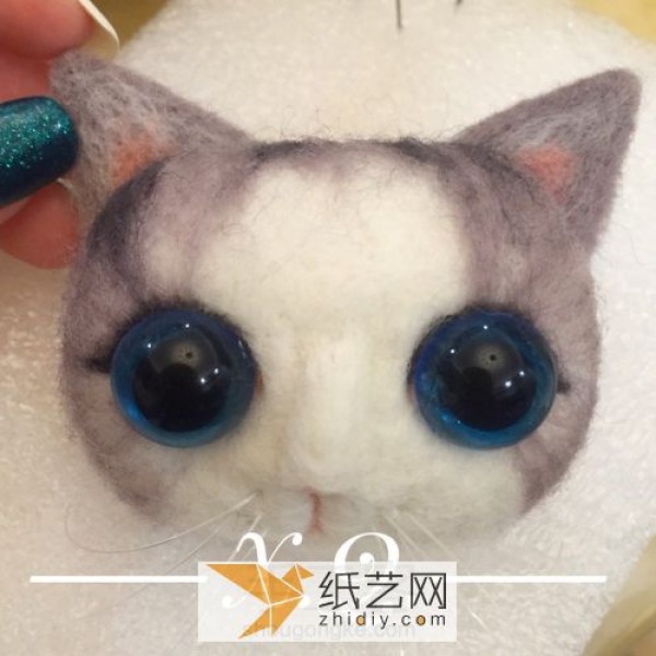 How to make big-eyed cat wool felt Christmas gifts from cat slaves