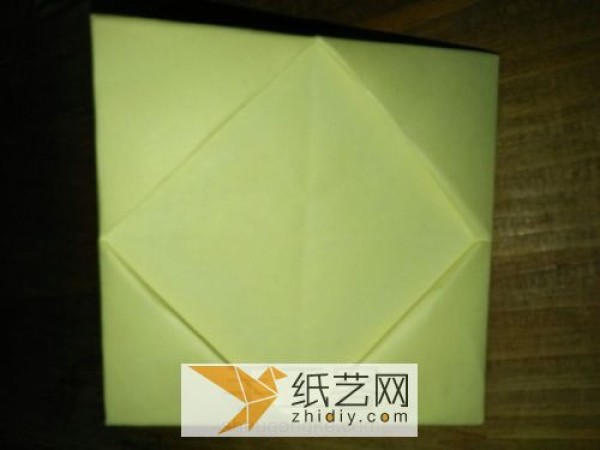 This origami heart shape can be used as a gift for Chinese Valentines Day. Here are the step-by-step pictures.