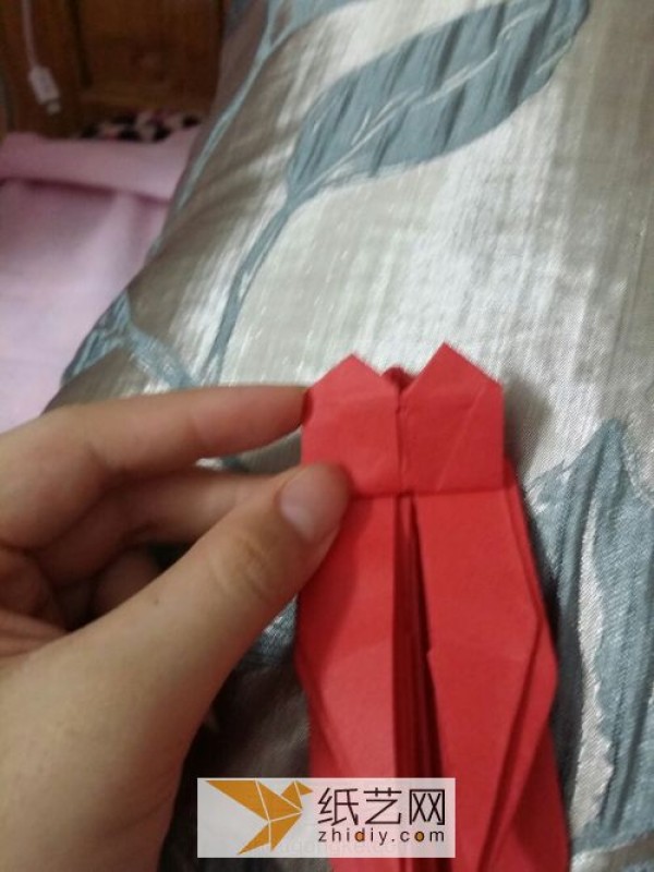 Actual pictures teach you step by step how to make origami devil heart Valentines Day gift handmade tutorial