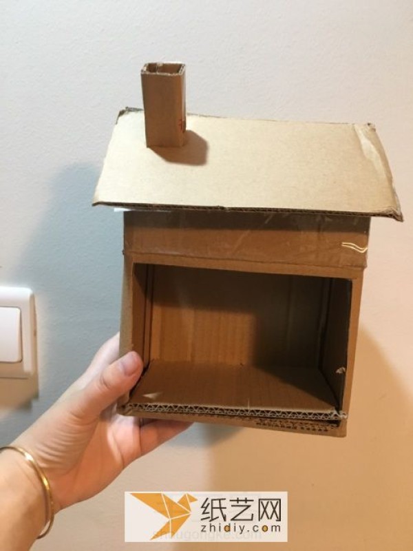 Turn express boxes into treasure to make DIY cabin Children’s Day gifts