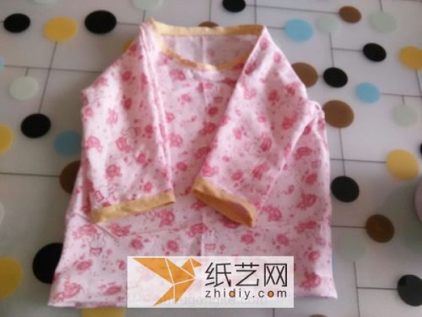 Make an autumn coat for your baby with your own hands. A simple tutorial on making hand-made clothes with fabric art.