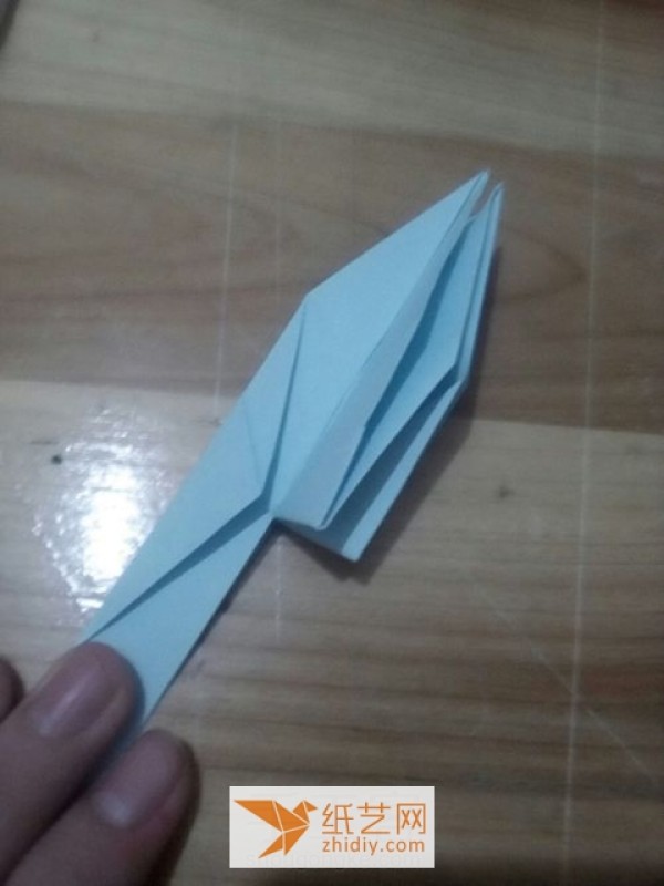 Innovative tutorial on how to make a flying origami crane