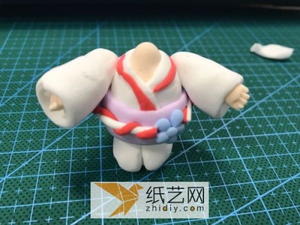 Make a snow bunny figure from ultra-light clay. A Children’s Day gift for a good friend.