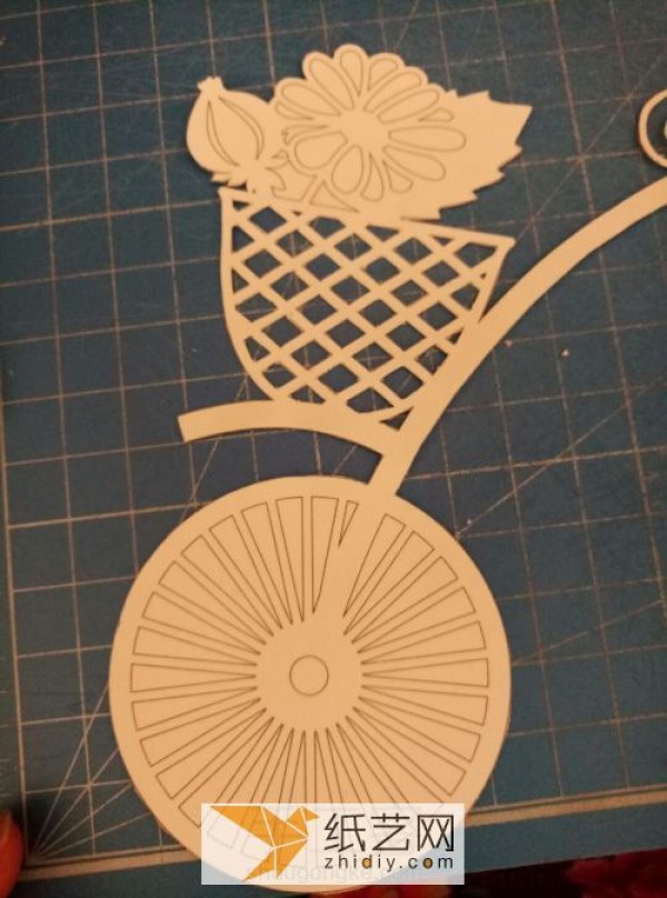 Small fresh paper carving craft bicycle decorative painting production tutorial