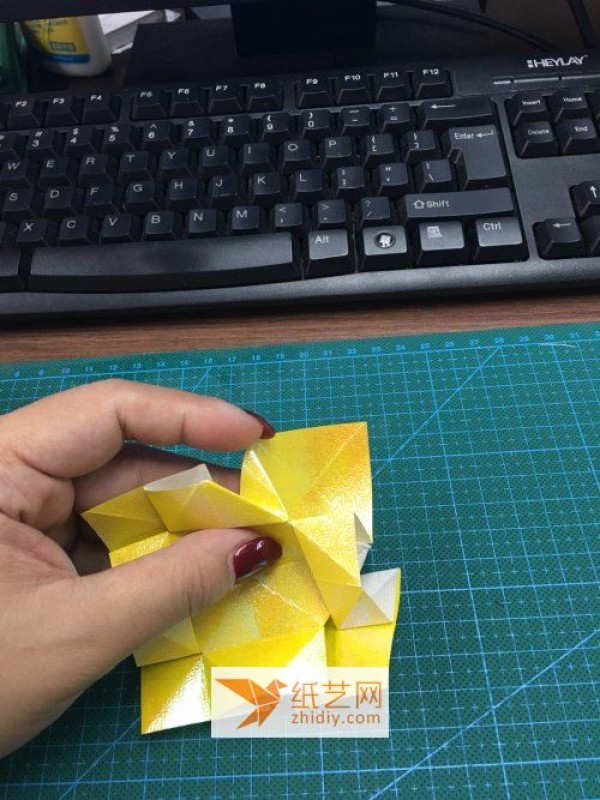 A step-by-step tutorial on how to make origami holiday lanterns