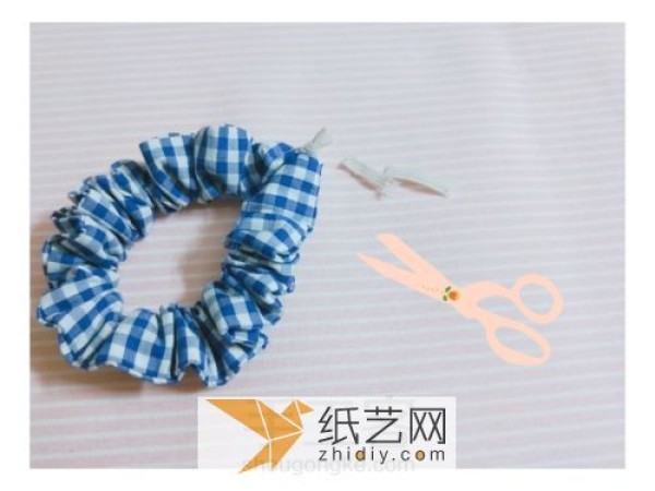 Just make your own DIY fabric hair tie as a Childrens Day gift for whatever you like