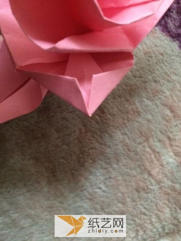 A simple way to fold origami roses for Chinese Valentines Day