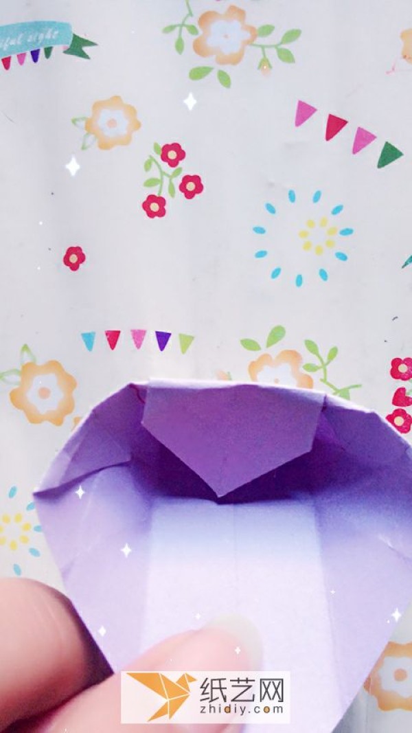 How to fold a simple origami bag. Manual illustrated tutorial teaches you cute origami.