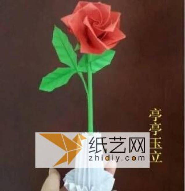 Illustrated Tutorial for New Origami Roses How to DIY Valentine’s Day Paper Roses