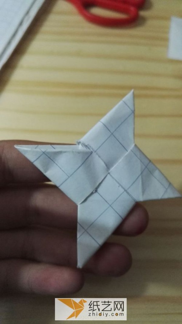 Ninja dart origami tutorial. Manual illustrations teach you how to fold darts step by step.