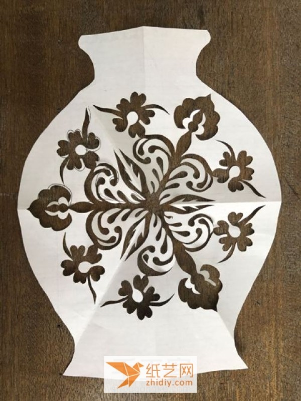 Tutorial on making complex and beautiful traditional Spring Festival paper-cut window grilles