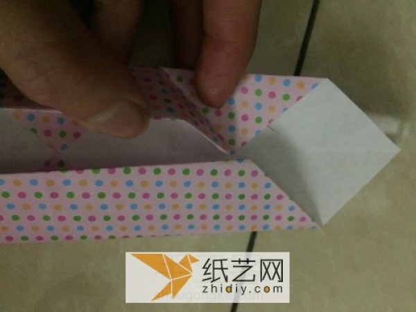 Making an origami box with your own hands is a great feeling of accomplishment. This tutorial is super simple.